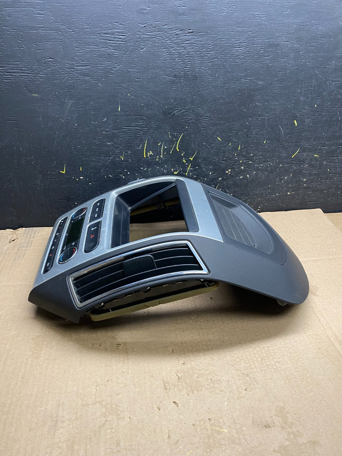 2007 - 2010 Ford Edge Heater Climate Control Radio Control Dash Bezel Y9935 DG4