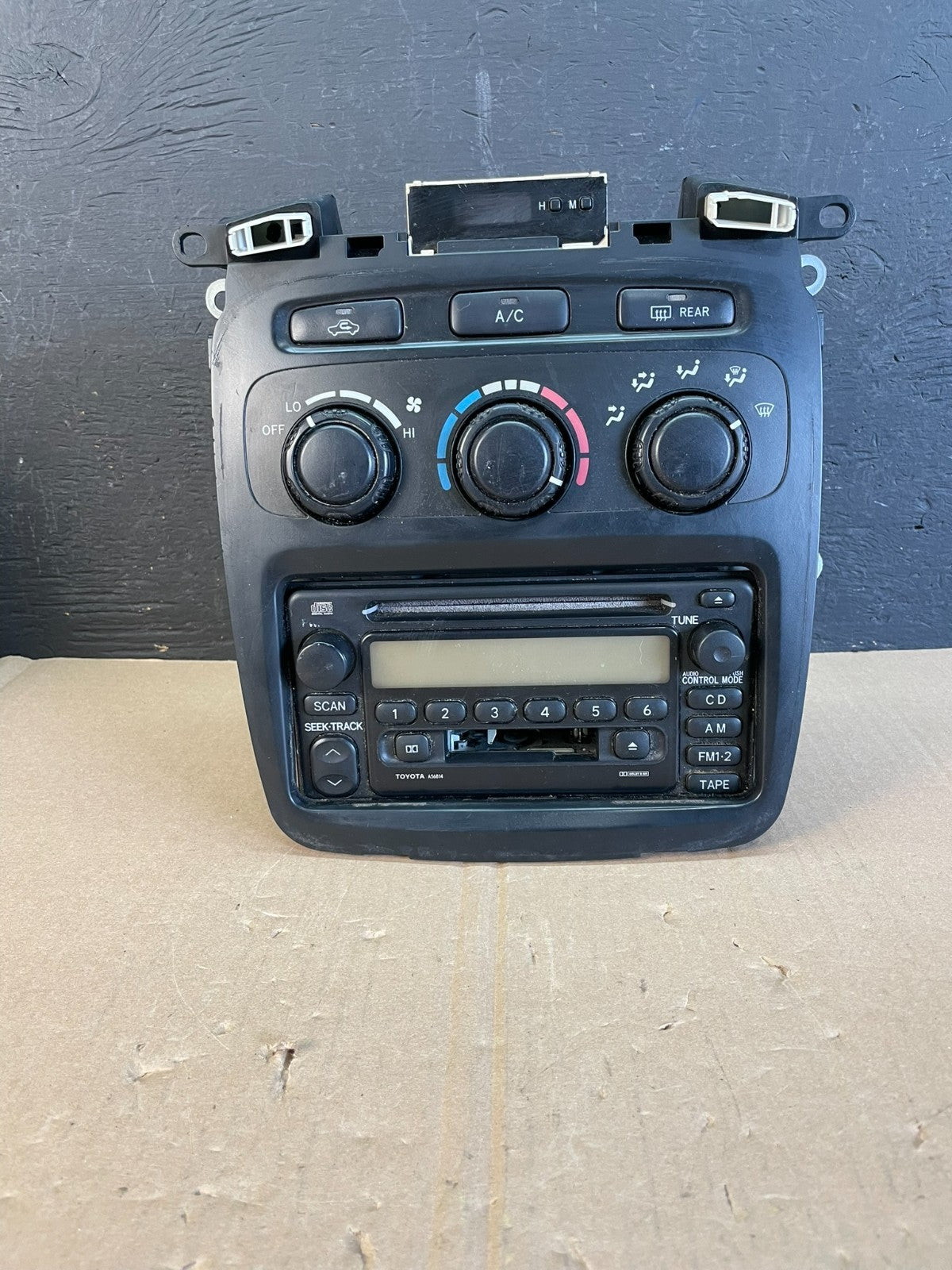 2001 to 2003 Toyota Highlander Climate Control Heater Radio Bezel AD5950 DG0