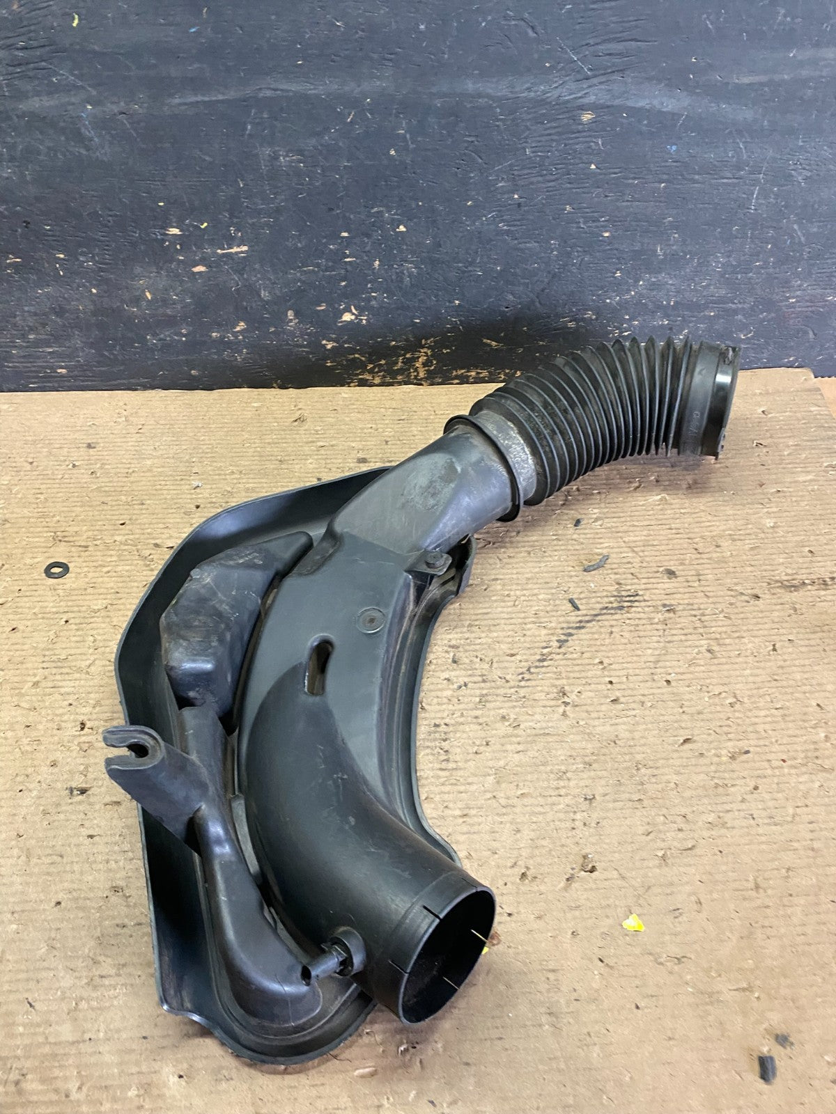 2011 to 2018 Chrysler 300 3.6L Air Intake Duct Tube Cleaner S3533 DG7