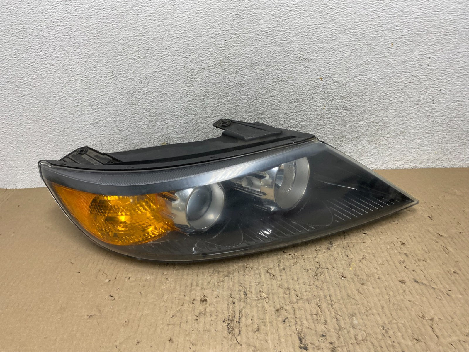 2011 to 2013 Kia Sorento Right Passenger RH Side Headlight Halogen AF7259 DW0