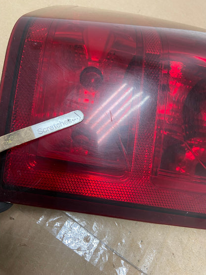 2005 - 2006 Jeep Grand Cherokee Right Passenger Rh Side Tail Light AE5032 LK3