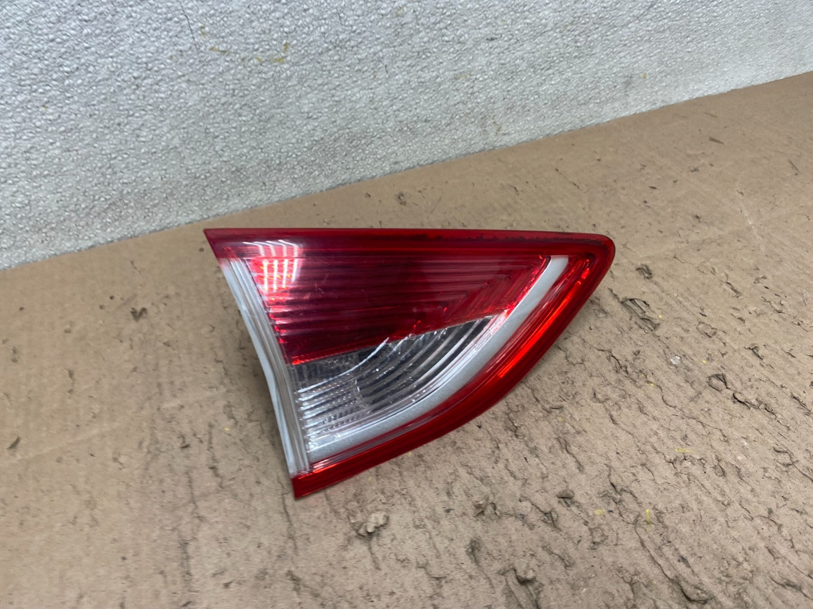 2013 to 2016 Ford Escape Left Driver LH Side Inner Tail Light OEM Y4870 DW2