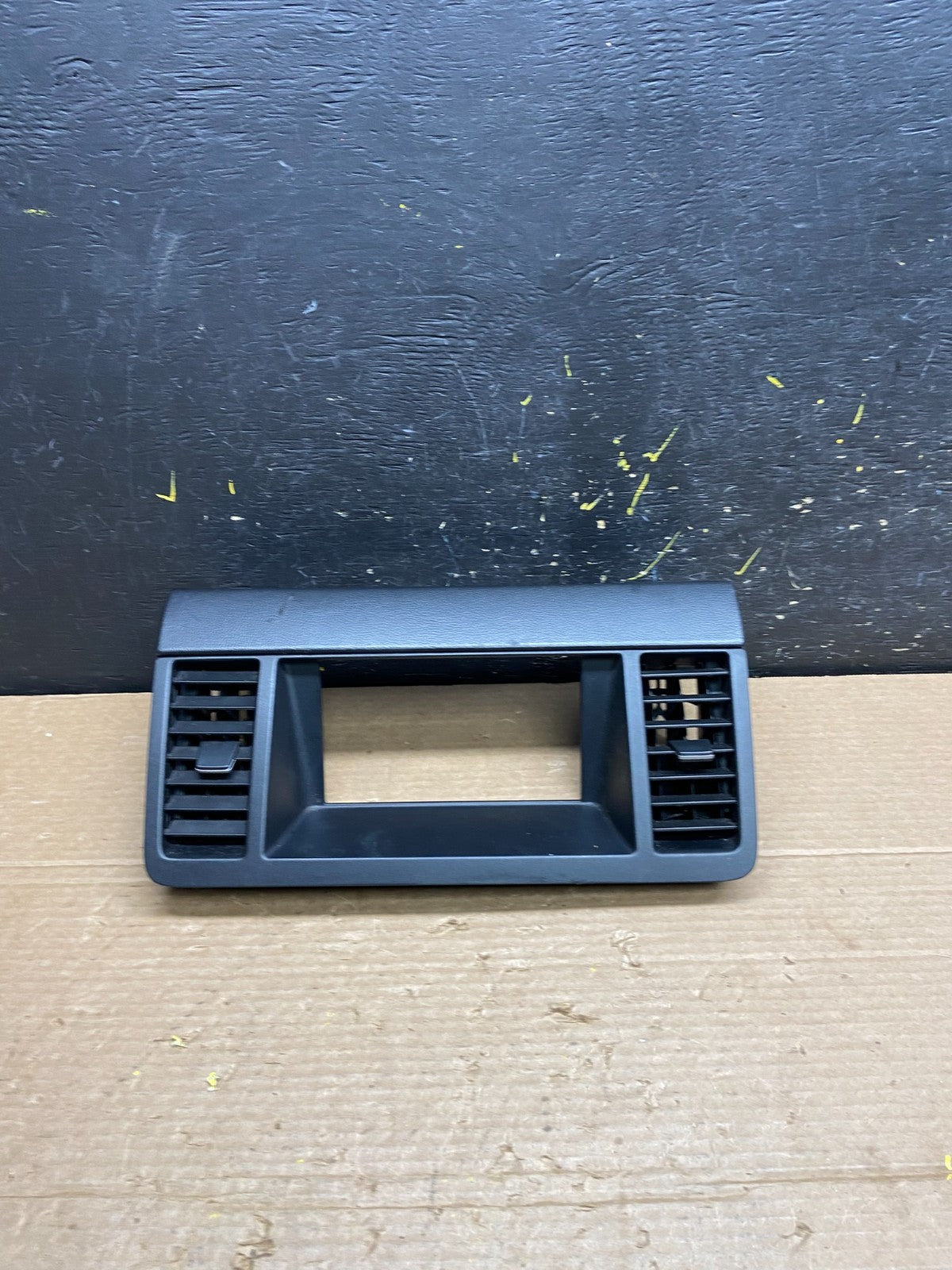 2003-2007 Nissan Murano Radio Center Console Display Bezel Air Vent OEM W1897 DG0