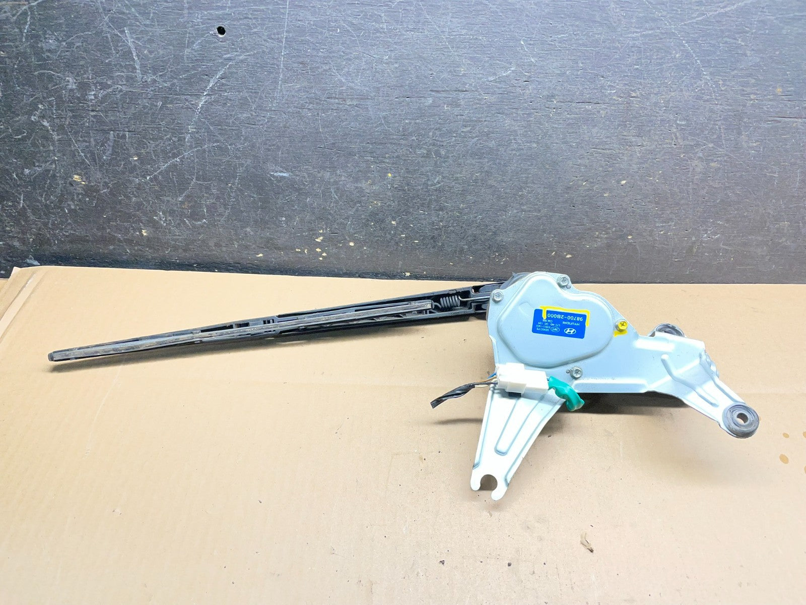 2007 - 2010 Hyundai Santa Fe Rear Glass Windshield Wiper Motor V9060 DG5