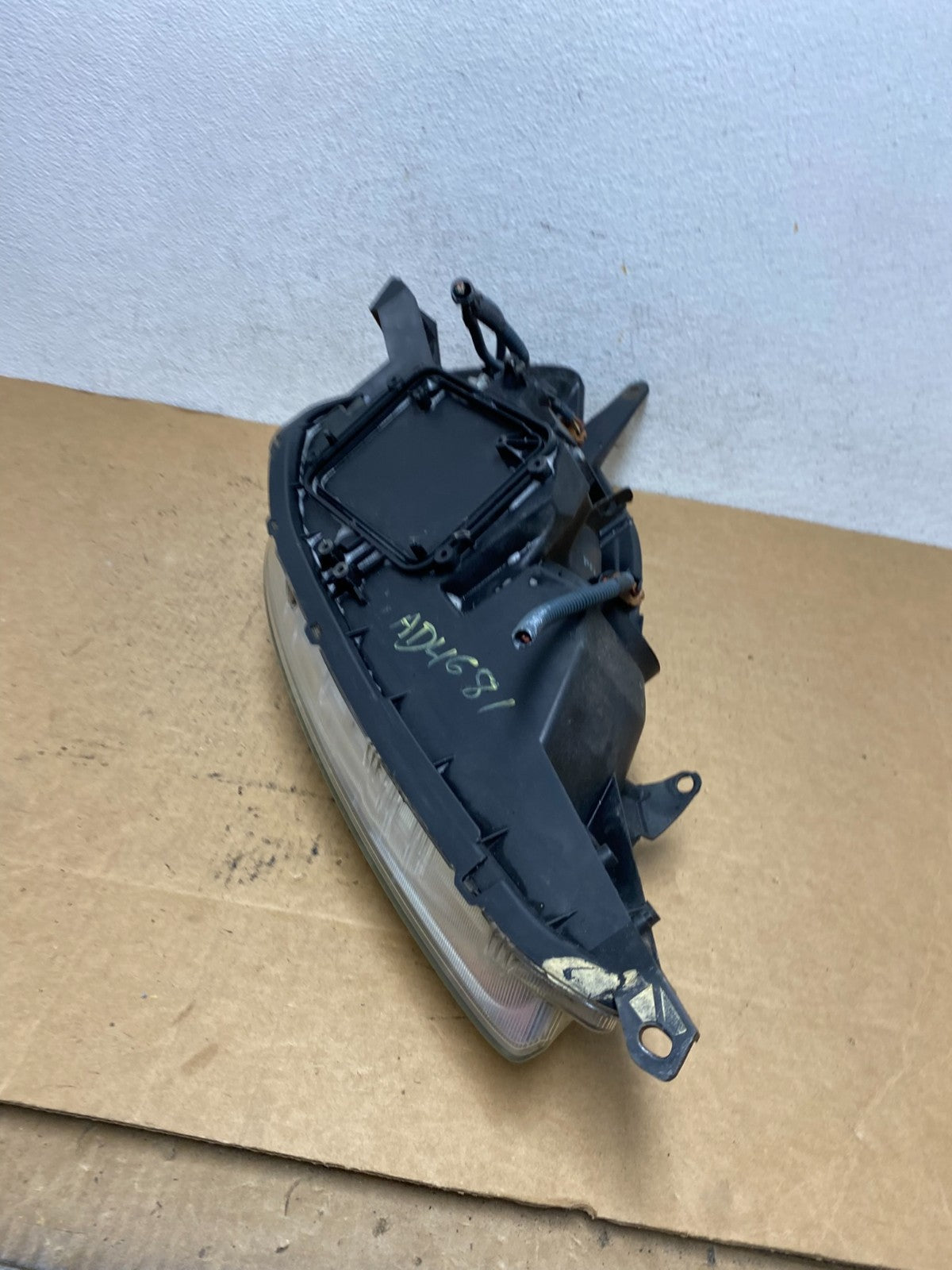 2004-2005 Toyota Sienna Left Driver LH Side Halogen Headlight AD4681 DW5