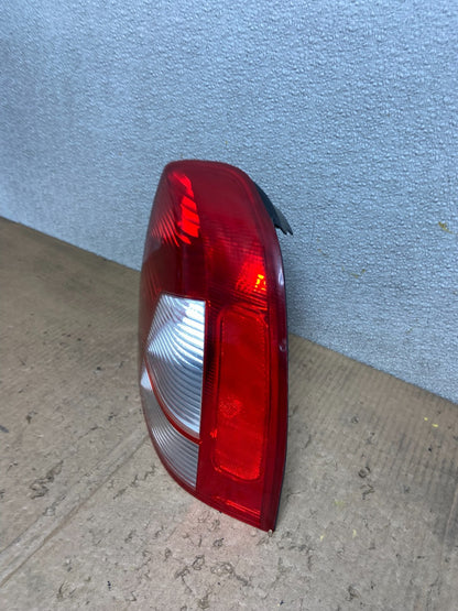 2001 Kia Spectra Right Passenger Side Tail Light AA7116 DG1