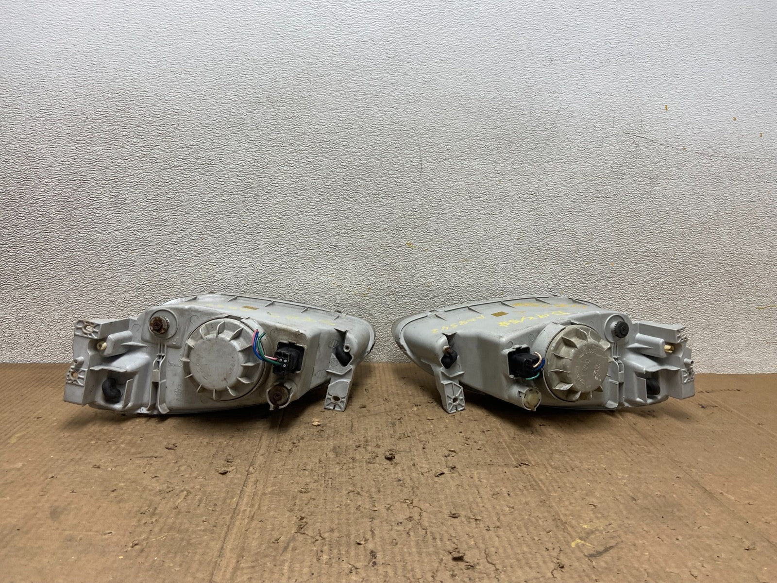 1999 2000 Hyundai Elantra Left+Right Side Set Halogen Headlights AA8542 DG6