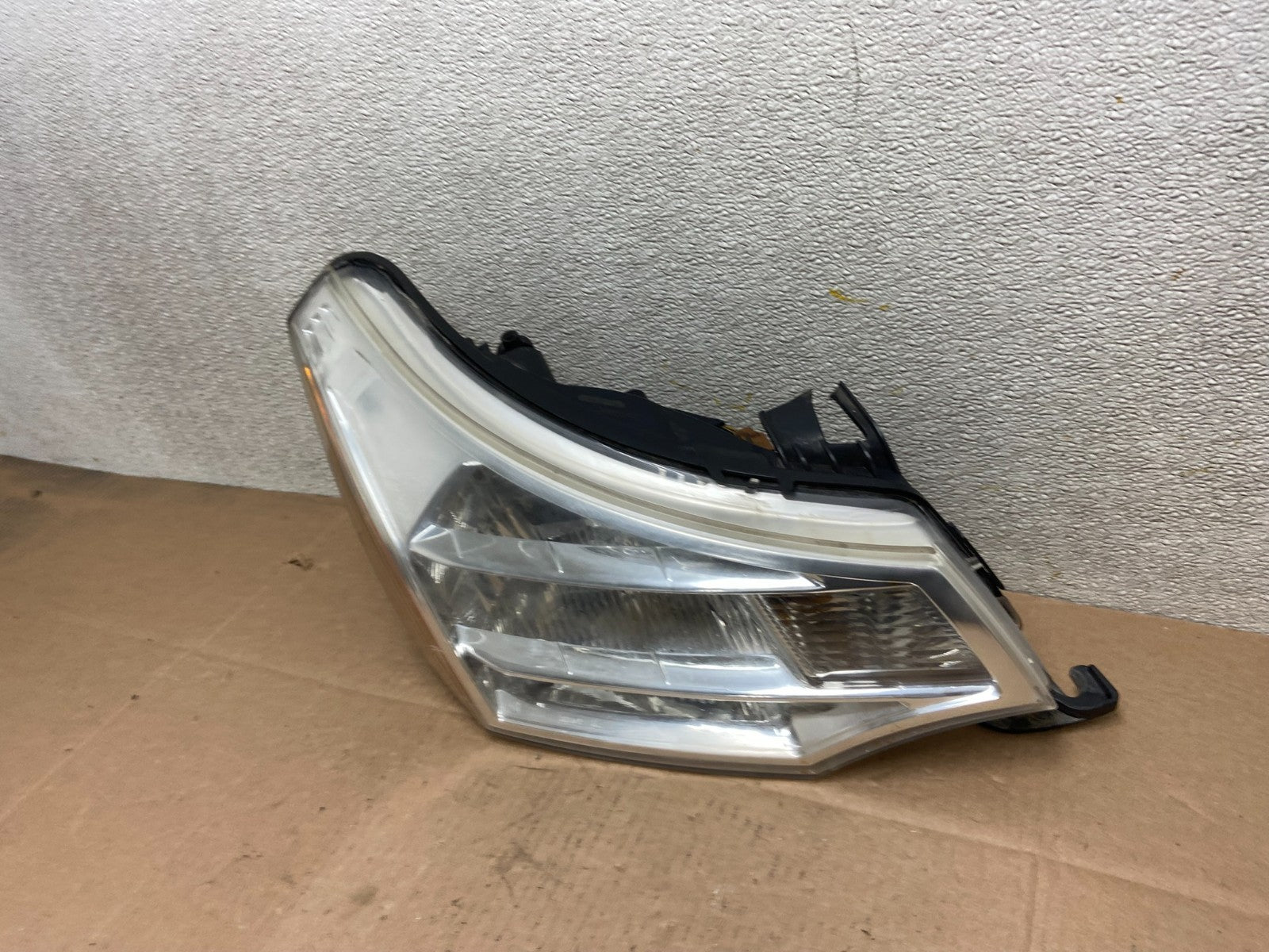 2008 2009 2010 2011 Ford Focus Right Passenger Rh Side Headlight Y1039 DW1