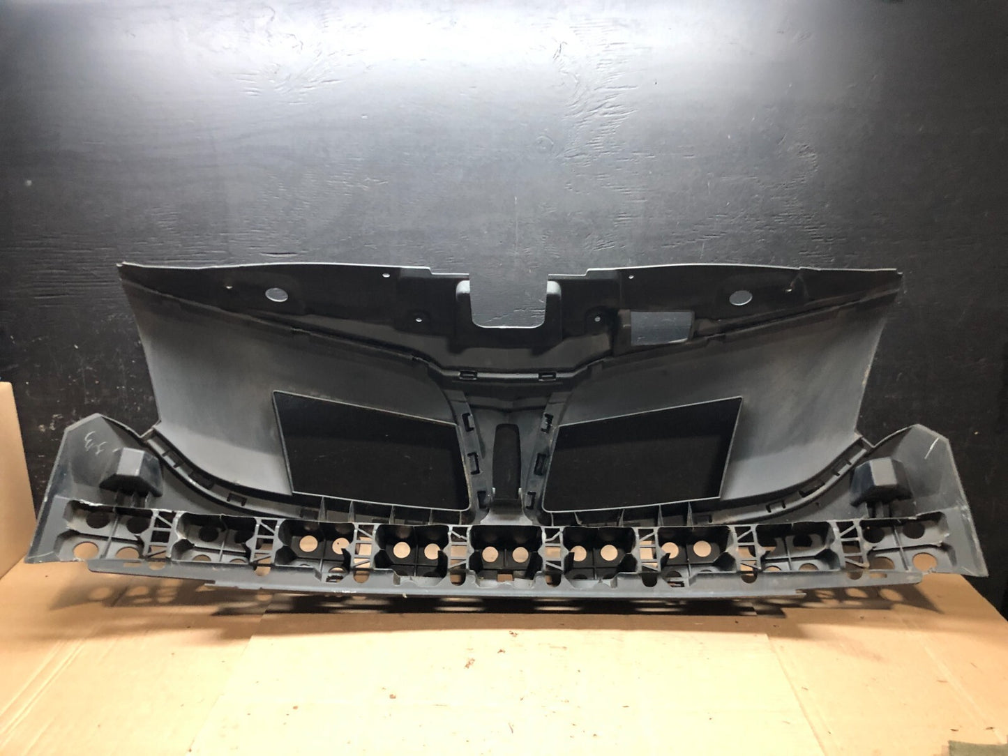 2013 to 2016 Lincoln MKT Grill Grille Support Panel G7828 DG13