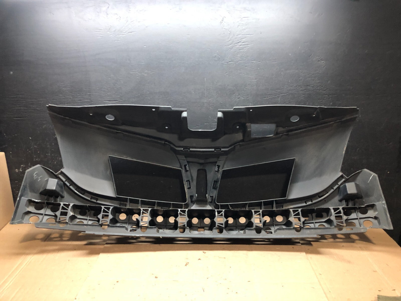 2013 to 2016 Lincoln MKT Grill Grille Support Panel G7828 DG13