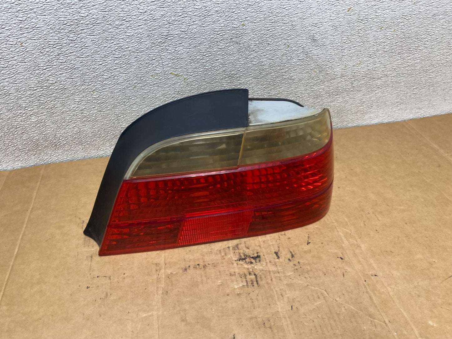 1999 to 2001 BMW E38 7-Series Right Passenger Rh Side Tail Light OEM T1197 DW0
