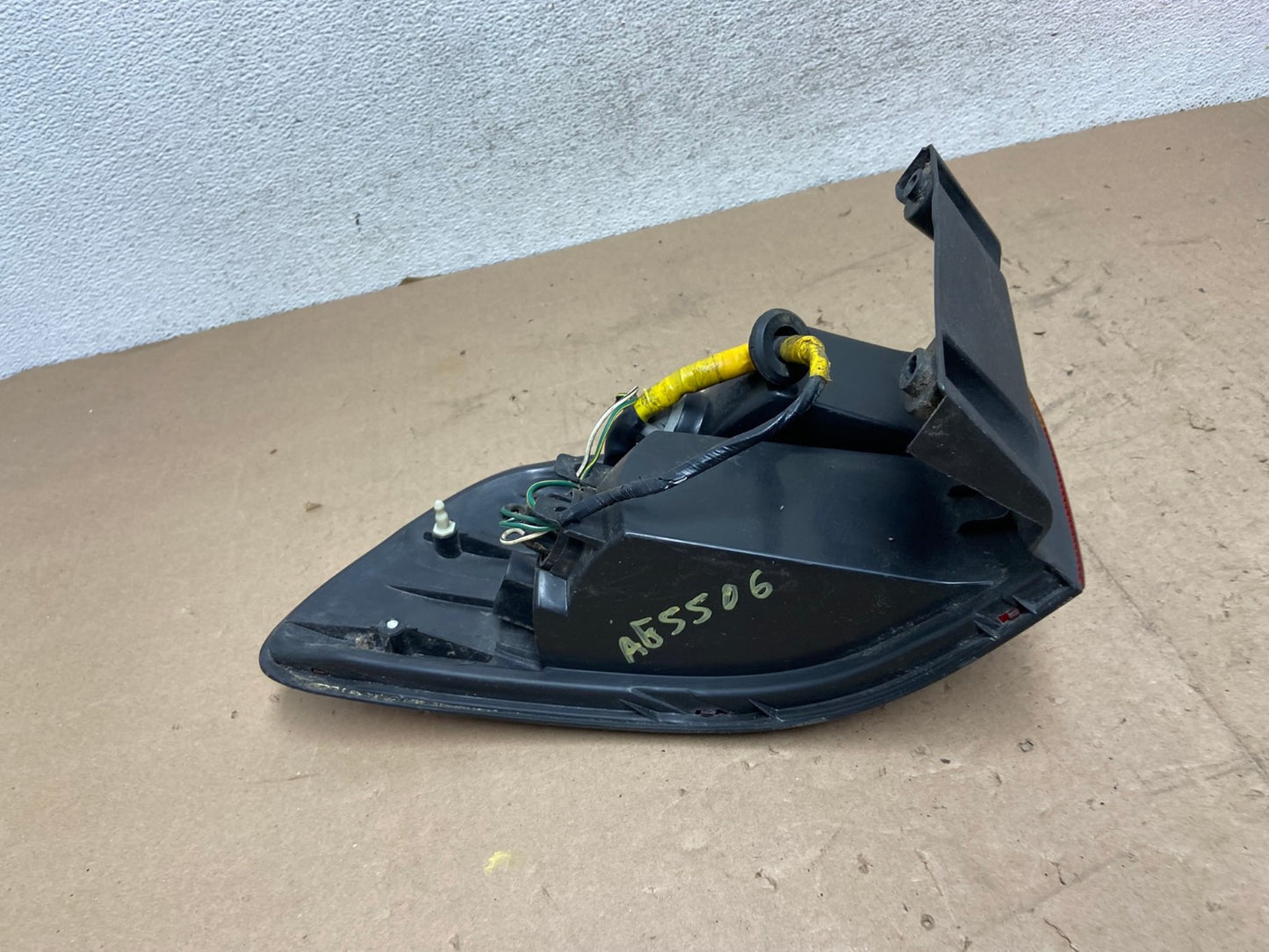 1998 1999 2000 Toyota Sienna Right Passenger Tail light AG5506 LK5