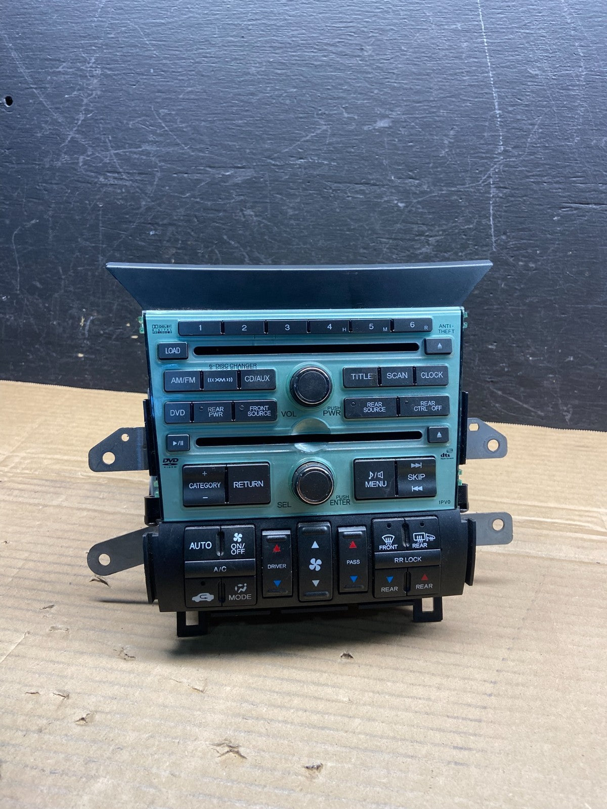 2013 to 2017 Chevrolet Traverse Am Fm Cd Player Radio Screen Display AE2549 DG0