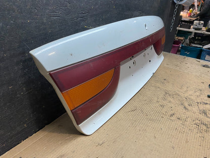 2000-2002 Saturn SL2 Sedan Center Tail Light Lid Trunk Rear Panel  V9596 DG2