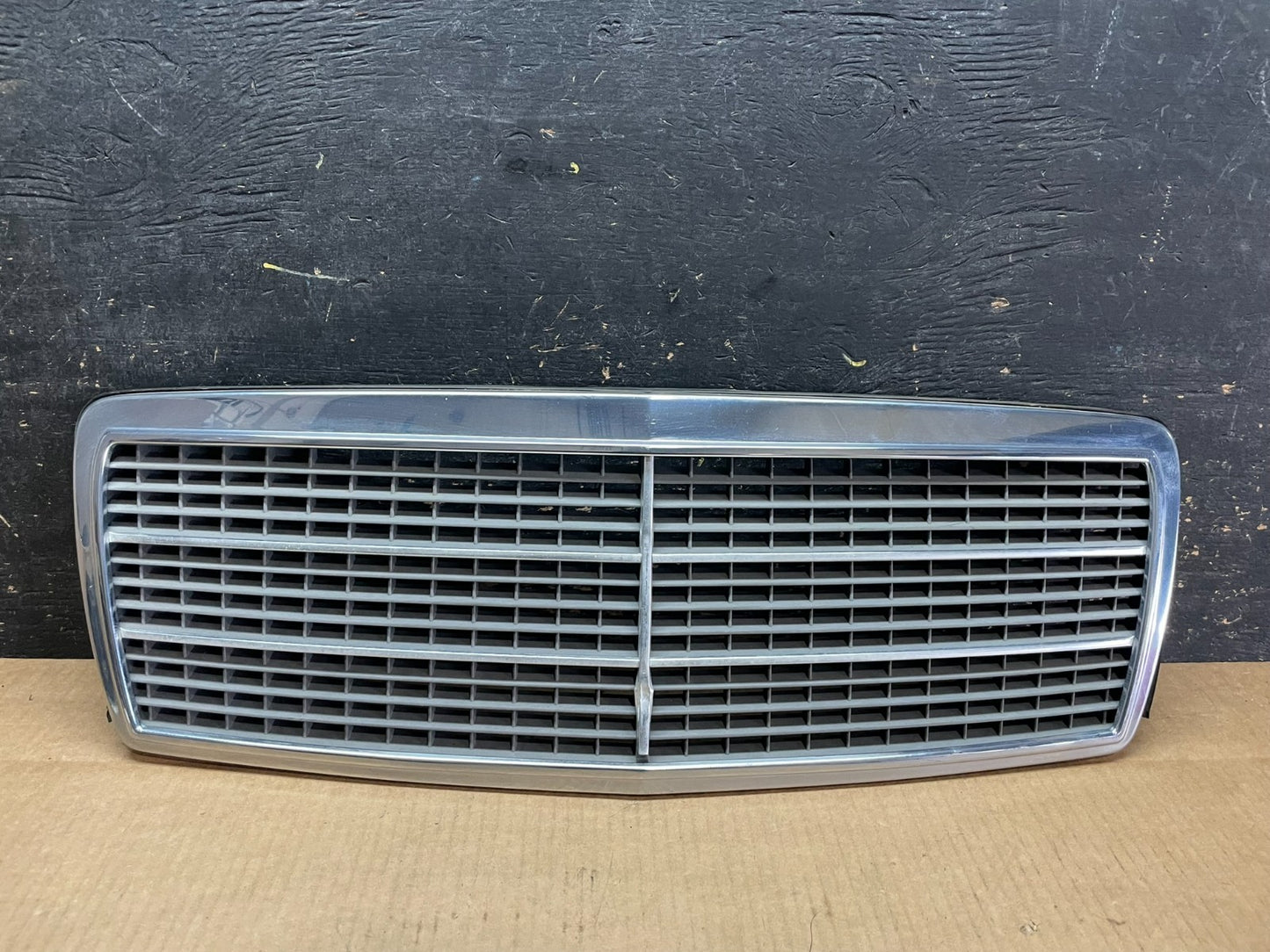 1994-1997 Mercedes C-Class C230 C320 C350 Front Upper Grill Grille OEM AA9119 DG0