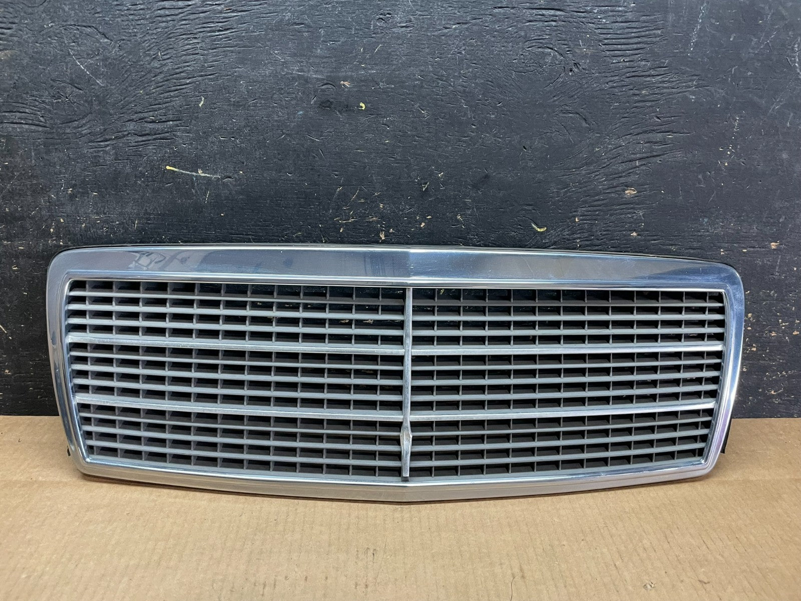 1994-1997 Mercedes C-Class C230 C320 C350 Front Upper Grill Grille OEM AA9119 DG0