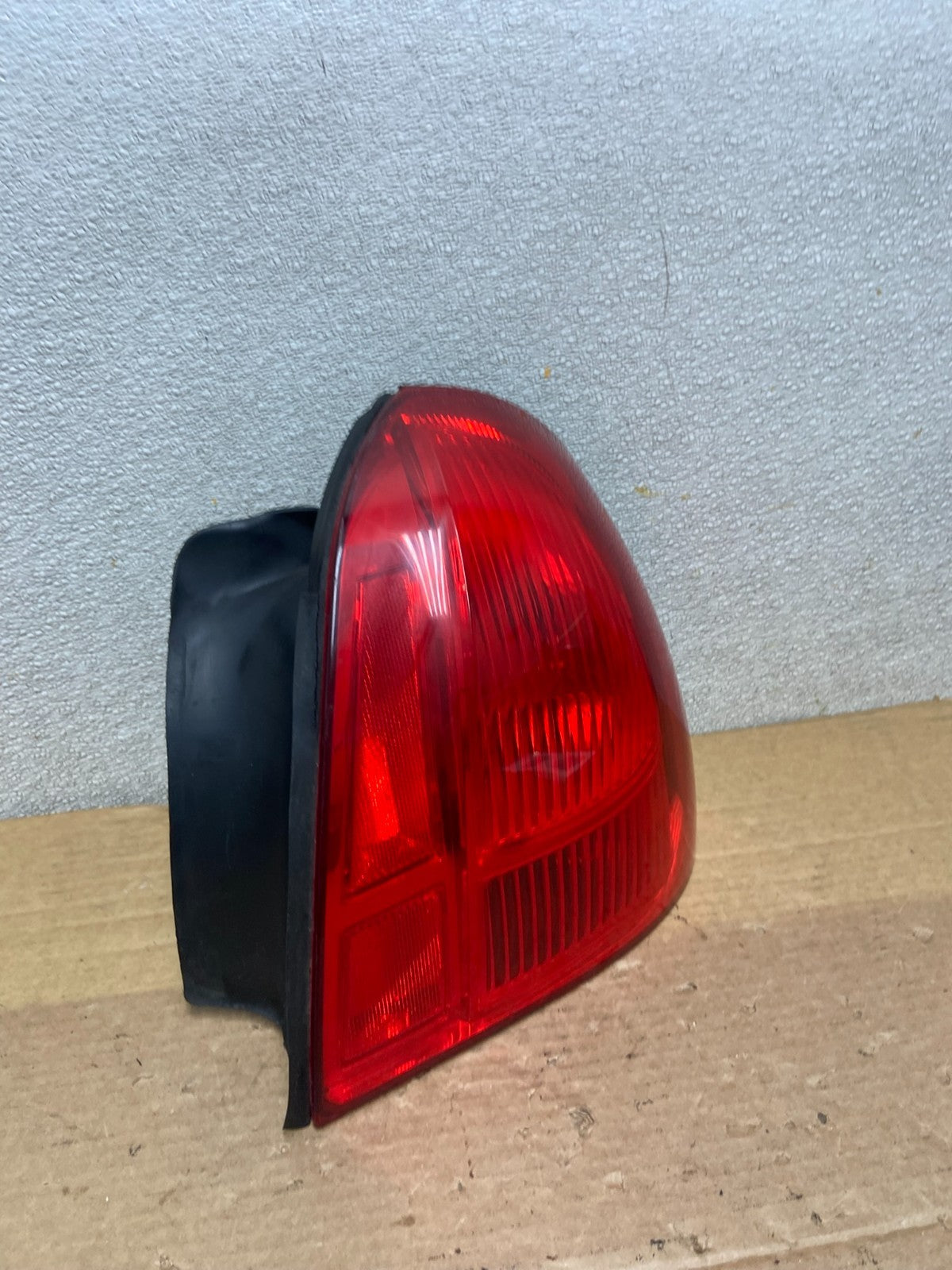 2003 to 2011 Lincoln Town Car Right Passenger Rh Tail Light AB5194 LK2