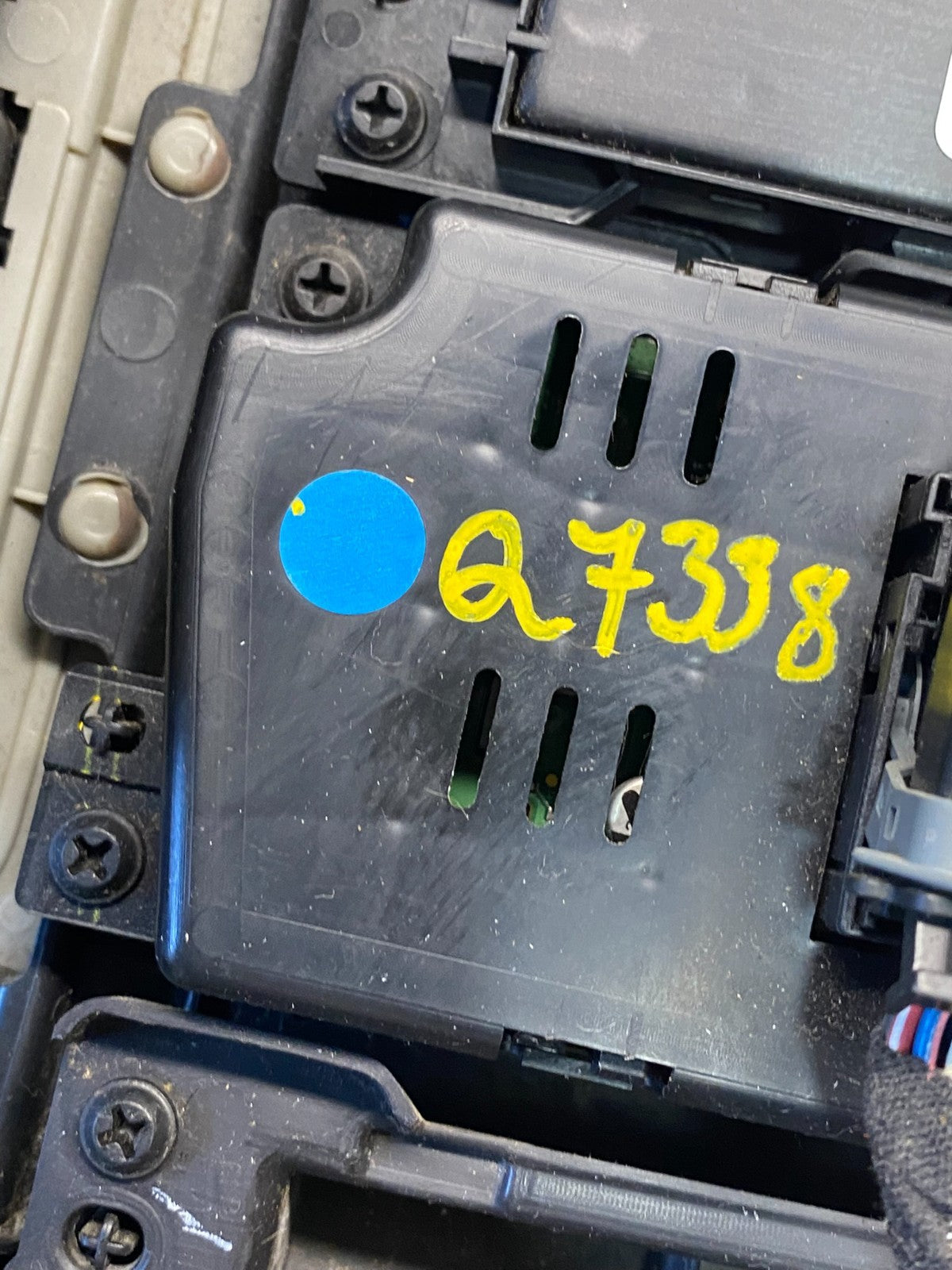 2009 to 2012 Dodge Ram 1500 Center Dash Radio Screen Climate Panel Q7338 DG7