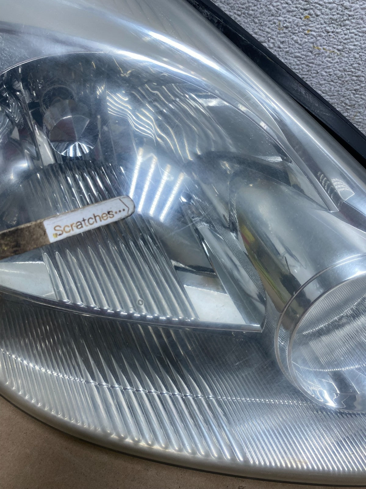2004-2005 Toyota Sienna Right Passenger Halogen Headlight AH9328 DW3