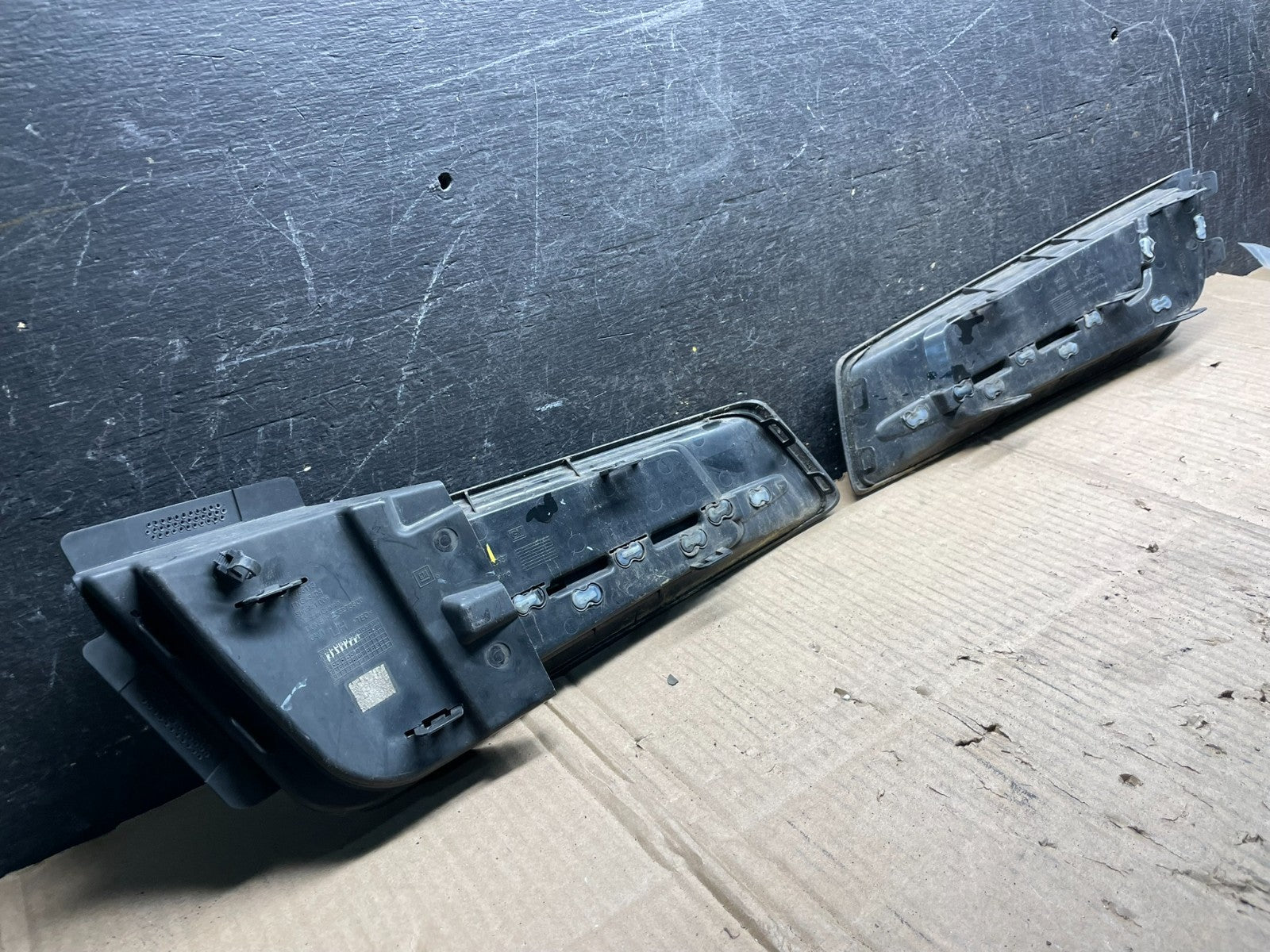 2013 to 2017 Cadillac XTS Front Left+Right Fog Light Cover Trim Oem X4515 DG5