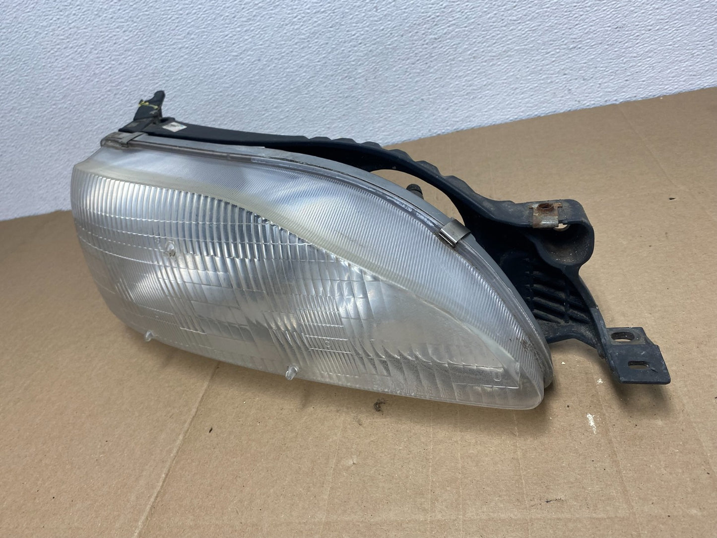 1995 to 1996 Toyota Camry Right Passenger RH Side Headlight OEM AB8032 DW1