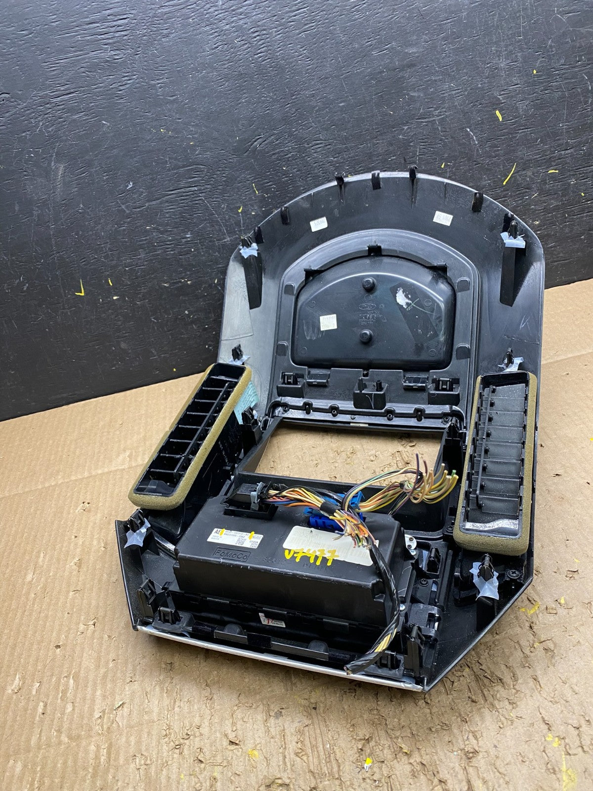 2007 - 2010 Ford Edge Heater Climate Control Radio Control Dash Bezel V7477 DG6