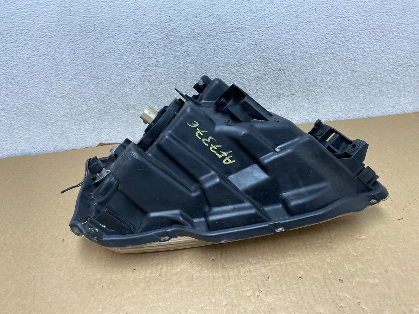 2004 - 2008 Mitsubishi Endeavor Headlight Left Driver Lh Side AF7376 DW5