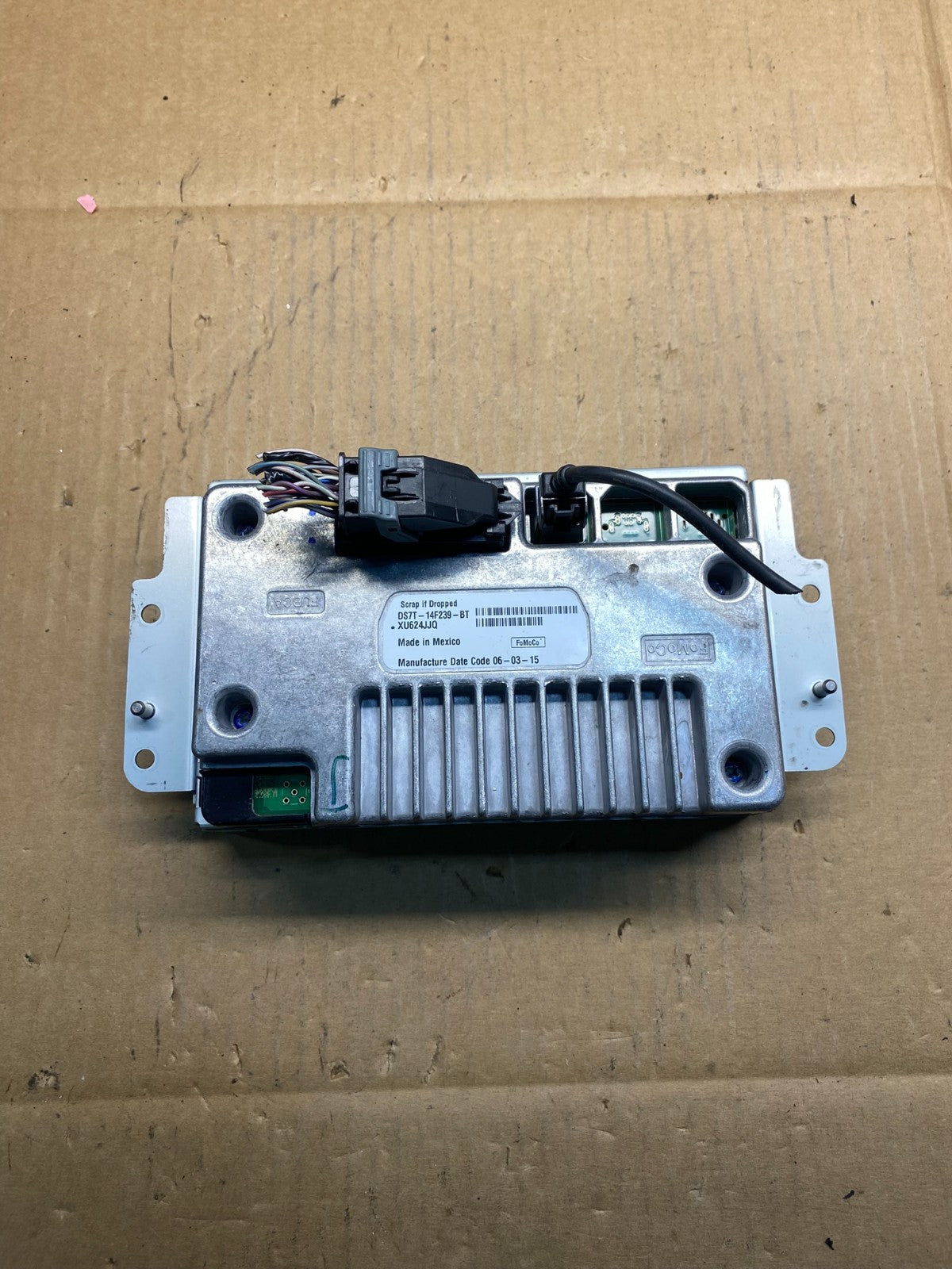 2013 to 2016 Ford Fusion Radio Information Display Screen AI9935 DG5