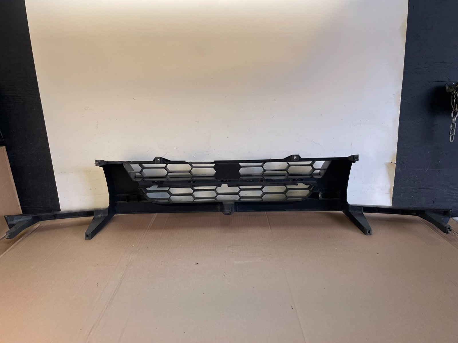 2002 to 2004 Nissan Xterra Front Upper Grill Grille ag7638 DG3