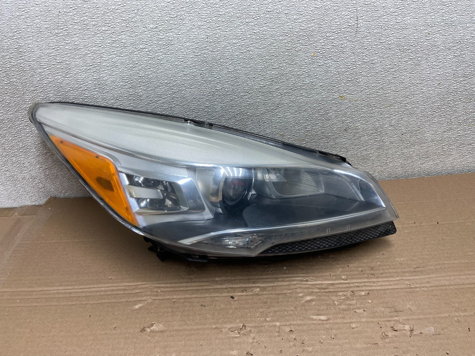 2013 - 2016 Ford Escape Headlight Right Passenger RH Side Xenon HID AB1094 DW0