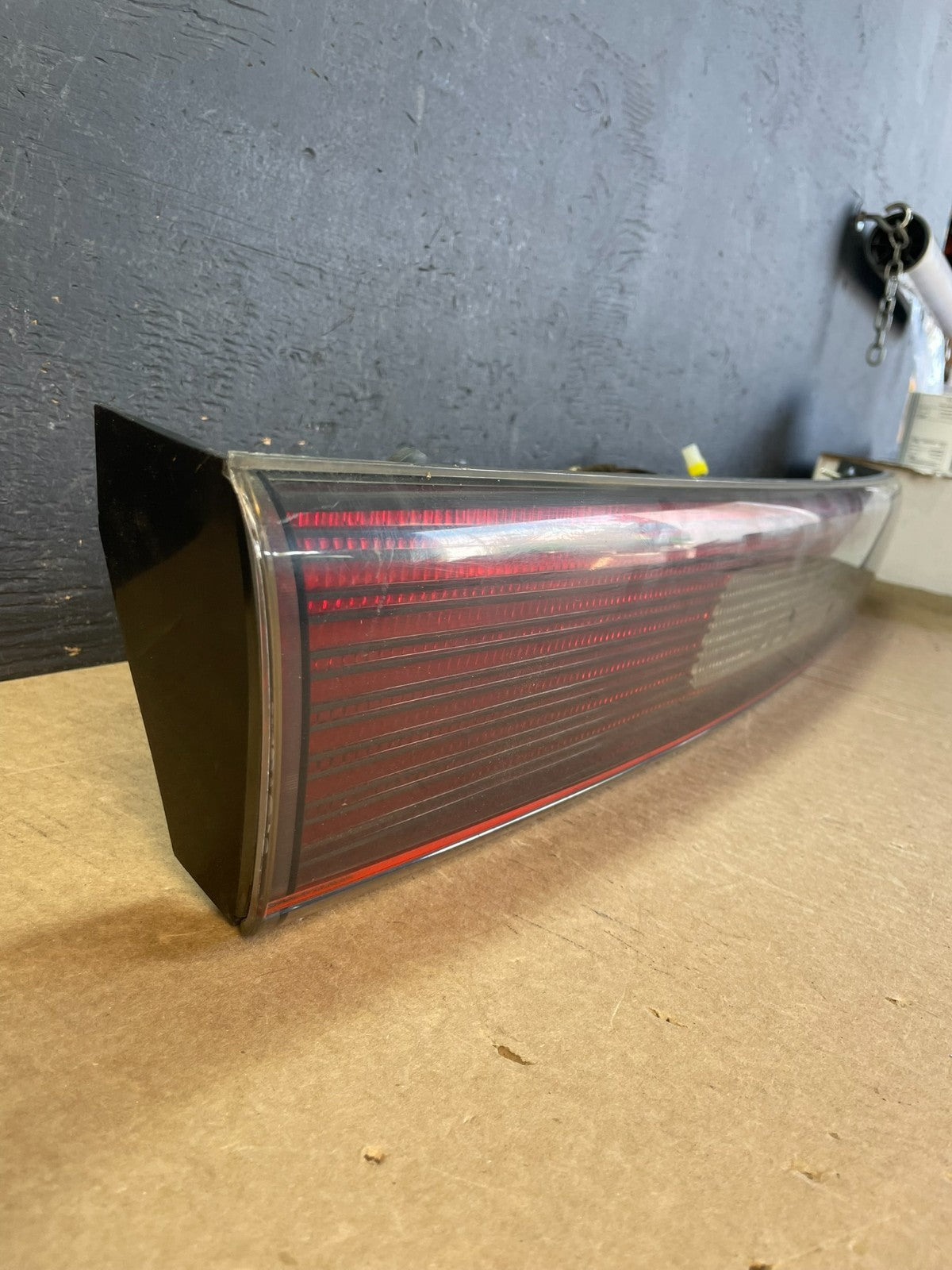 1993-97 Dodge Intrepid Trunk Center Taillight Clear Backup Light 4601557 AD01902