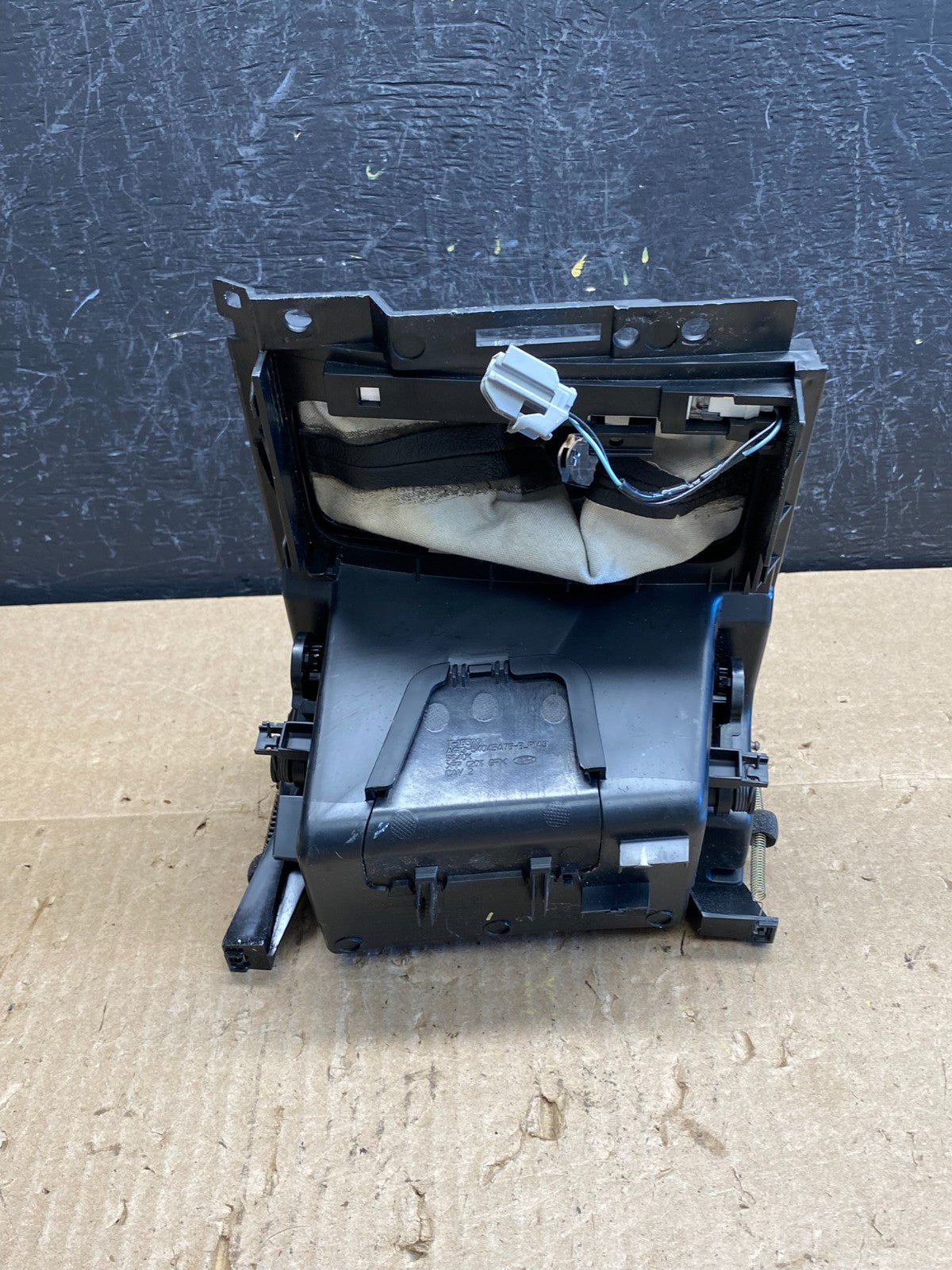 2013 - 2019 Ford Taurus Center Console Shifter Trim Storage ac6796 DG4