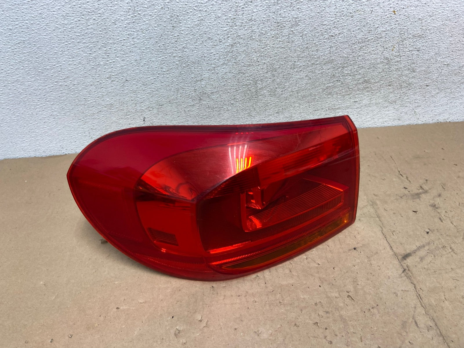 2012-2017 Volkswagen Tiguan Left Driver LH Side Tail Light AG5510 LK0