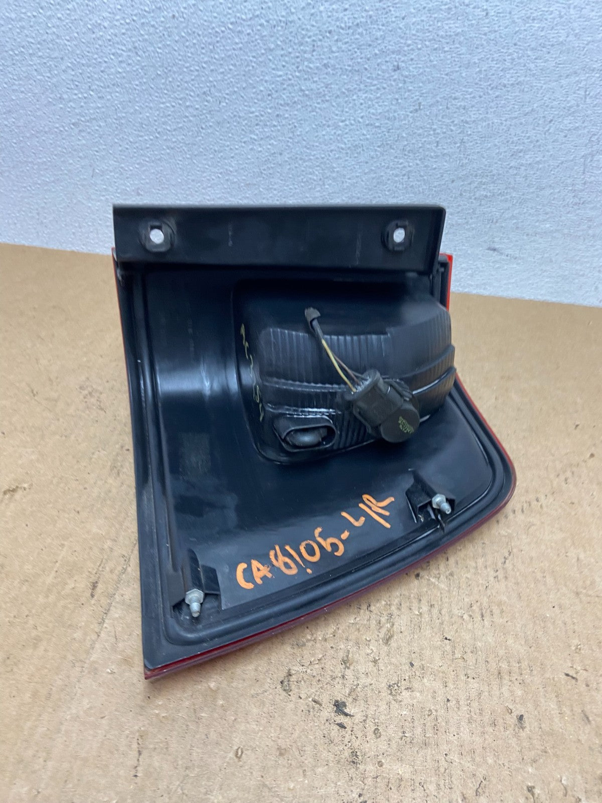 2003 to 2006 Lincoln Navigator Left Driver LH Side Tail Light OEM AC3254 DW5