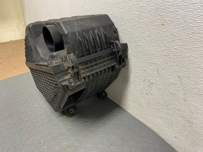 2013 to 2015 Hyundai Santa Fe Sport Air Box Cleaner 28110-4z250 OEM A52561