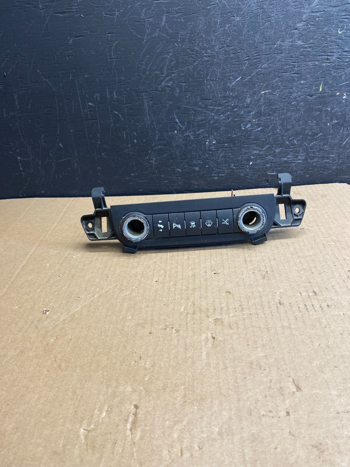 2007 - 2014 Chevrolet Tahoe Yukon Pedal Traction Control Switch ae4453 DG0