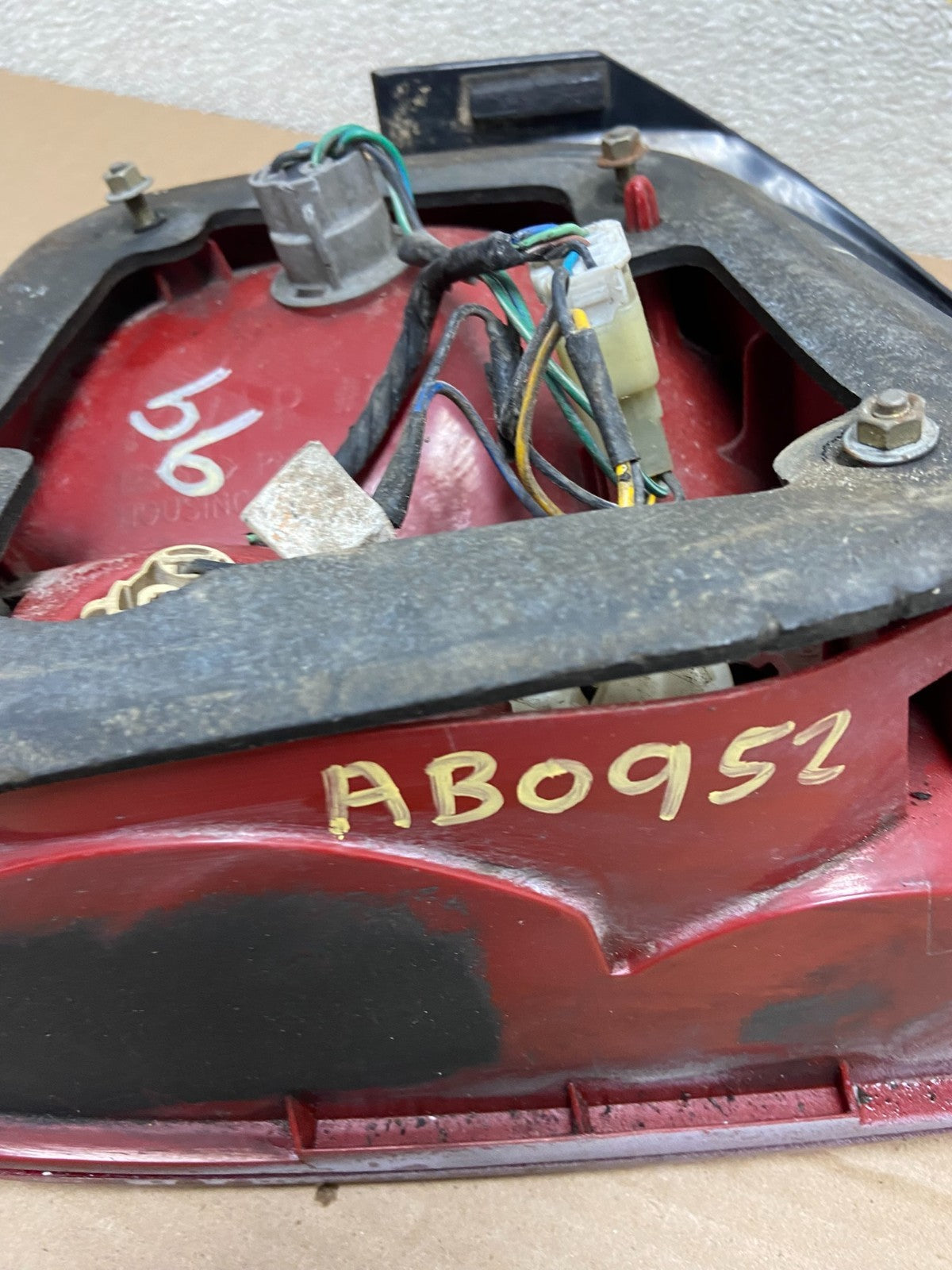 1999 2000 2001 Hyundai Sonata Right Passenger Rh Side Tail Light Oem AB0952 LK8