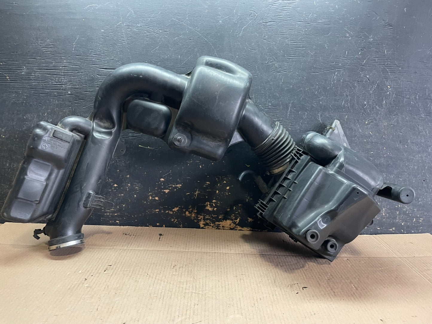 2011 - 2013 Dodge Durango 3.6L Resonator Air Box Intake Tube OEM z8341 DG5