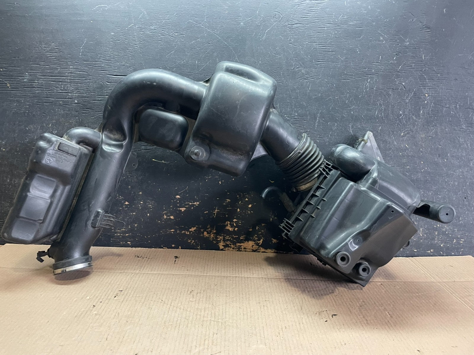 2011 - 2013 Dodge Durango 3.6L Resonator Air Box Intake Tube OEM z8341 DG5