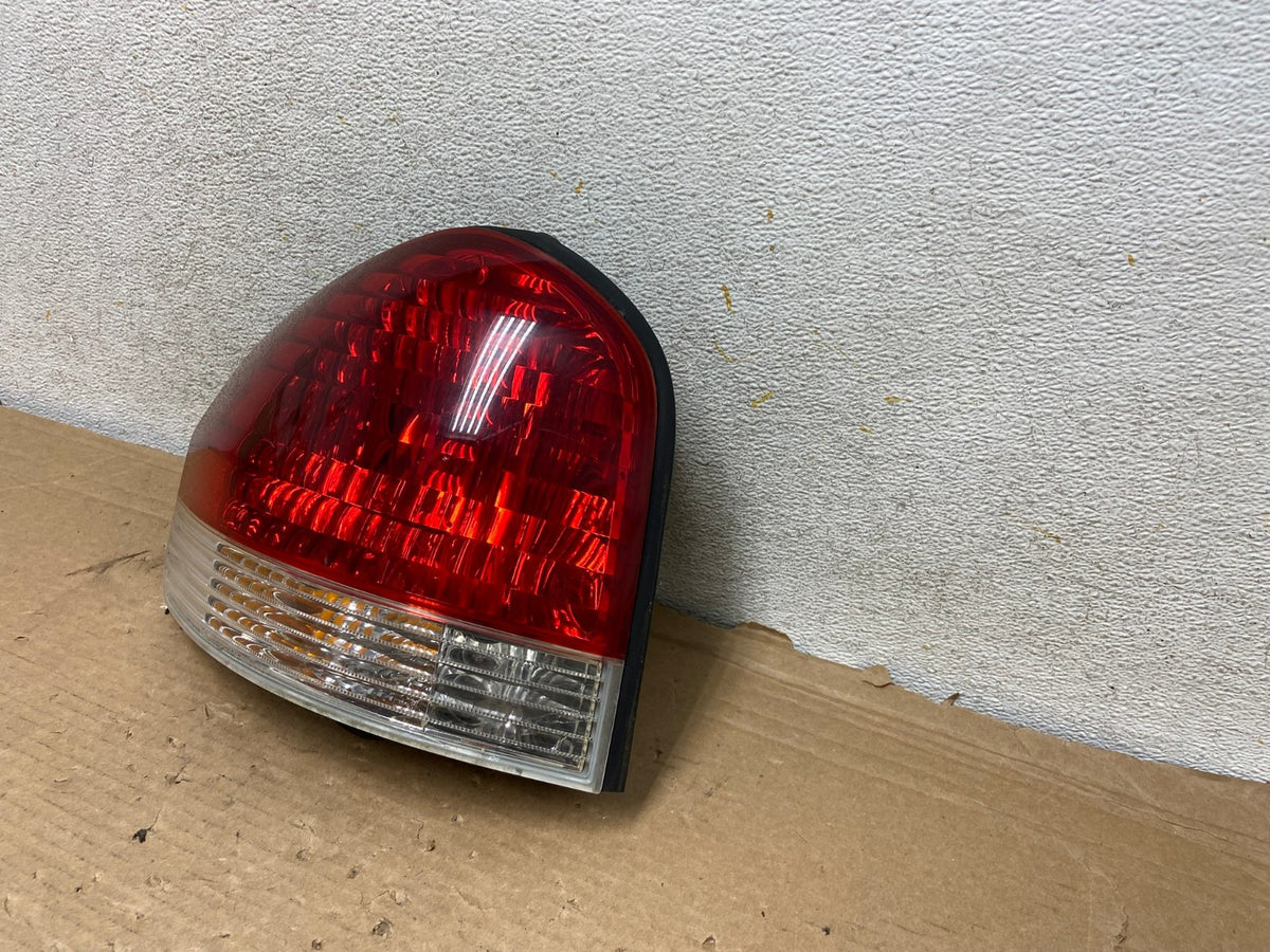 2005 to 2006 Hyundai Santa Fe Left Driver Side Tail Light AH8488 LK2