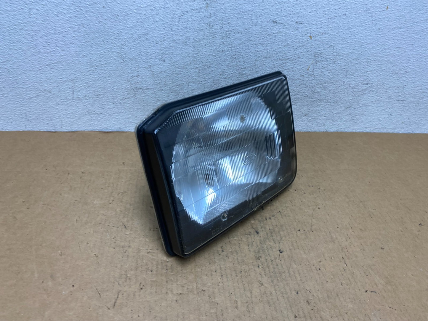 1999-2002 Land Rover Discovery Left Driver Side Halogen Headlight AD4705 DG2