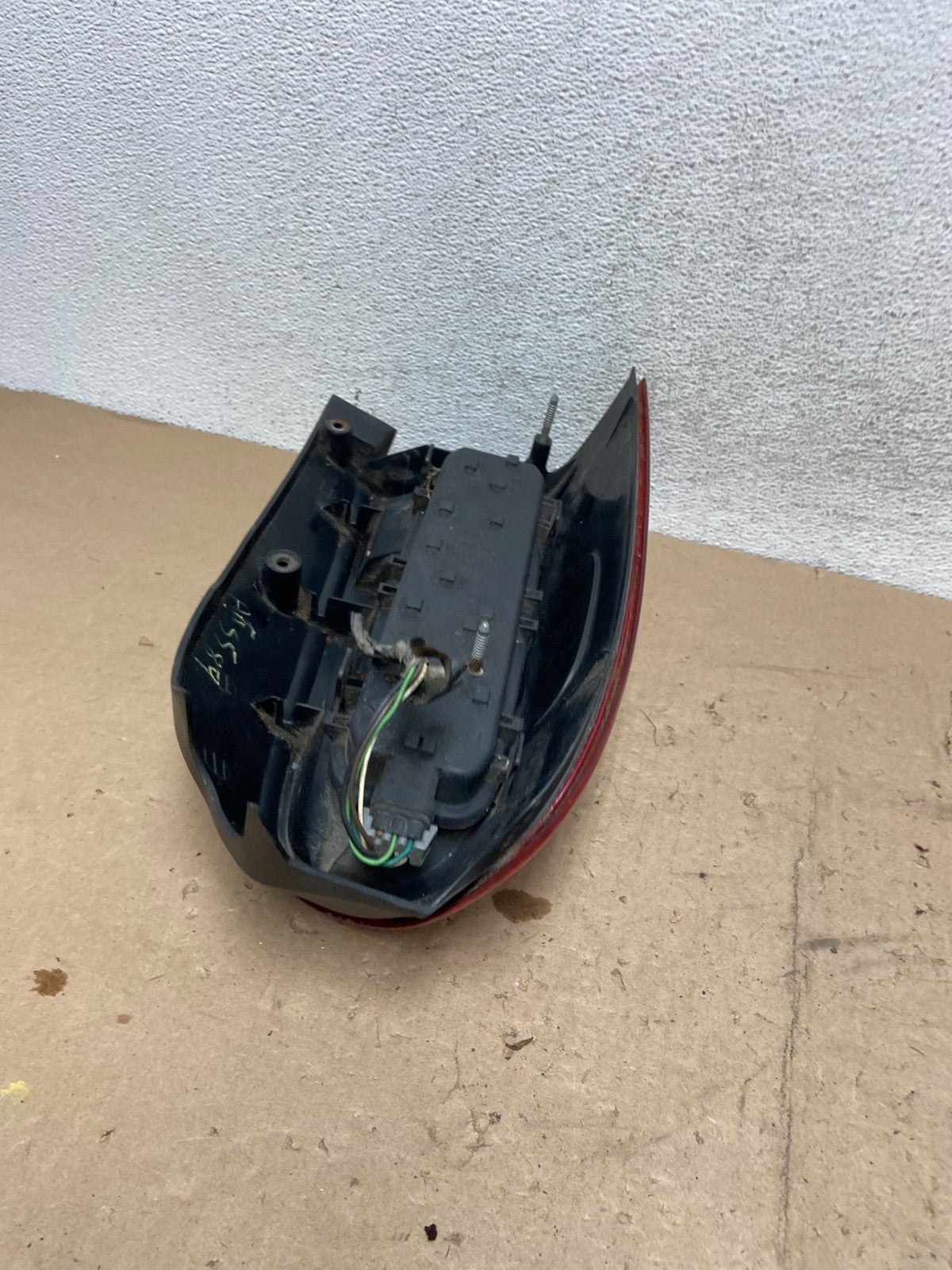 1997 - 2005 Pontiac Montana / Venture Right Passenger Tail Light AG5589 DW6