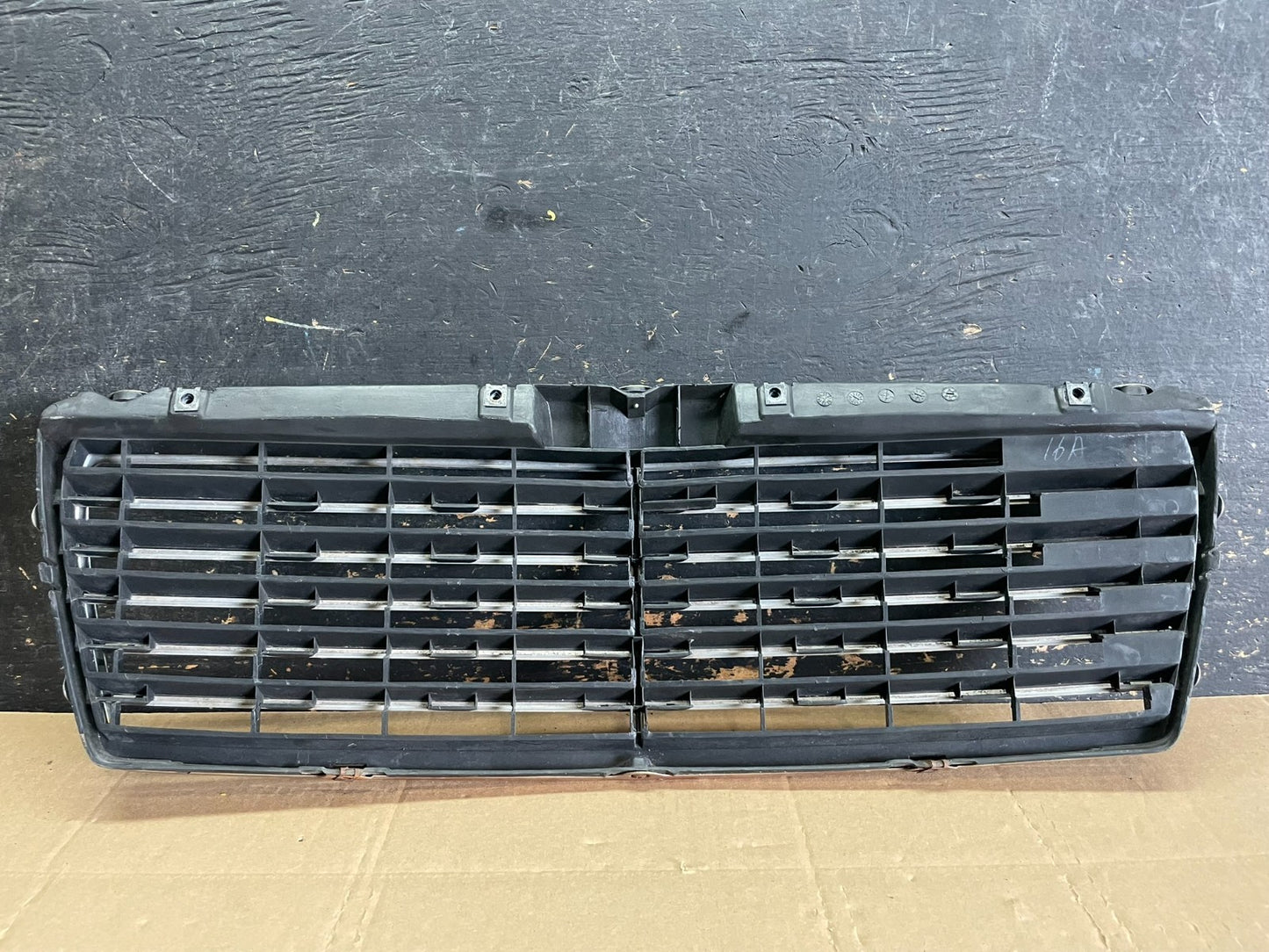 1996 to 1999 Mercedes Benz E320 Front Grill Grill 2108880123 AA88264