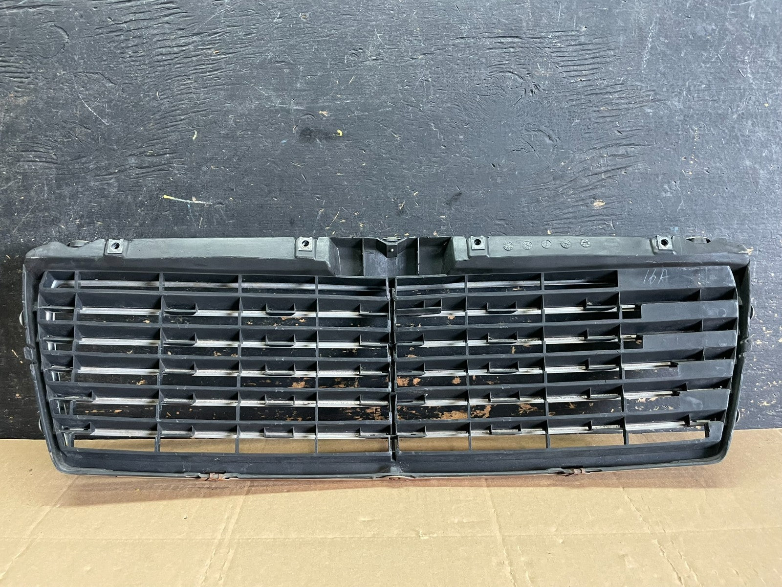 1996 to 1999 Mercedes Benz E320 Front Grill Grill 2108880123 AA88264