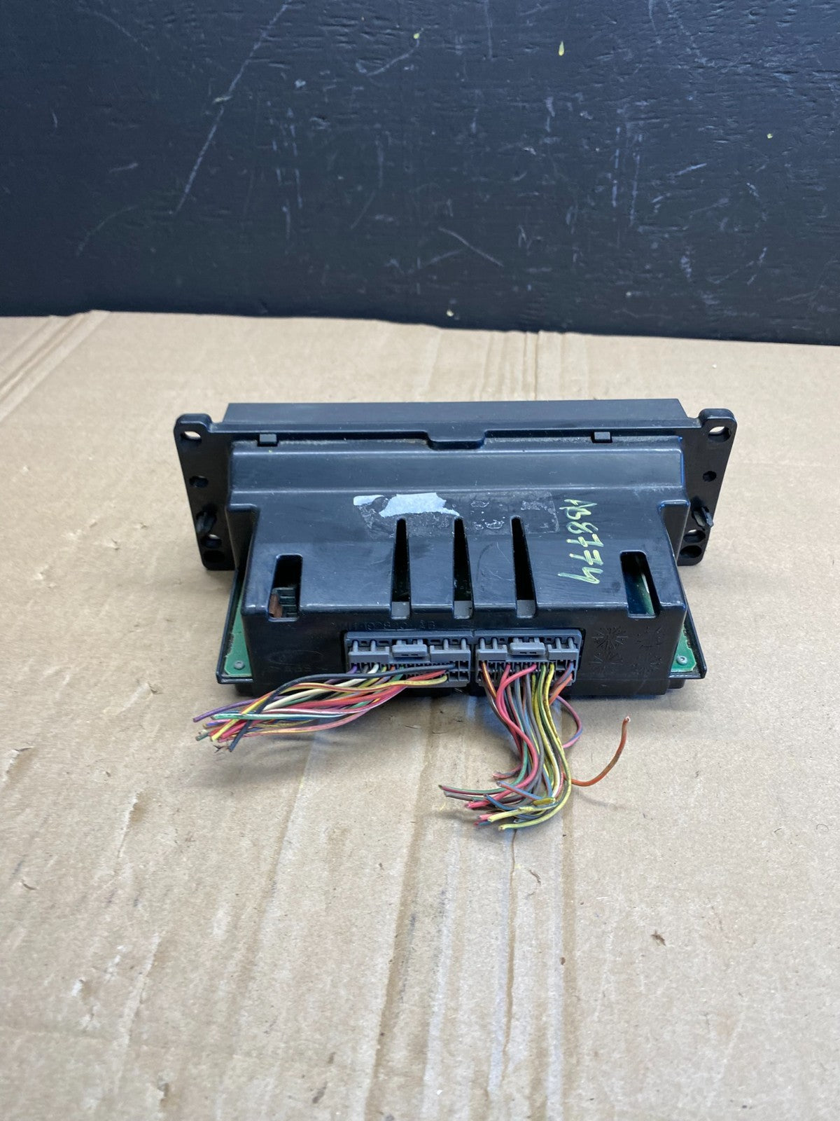 2003 to 2006 Lincoln Town Car OEM Climate Control Panel OEM ab8774 DG3