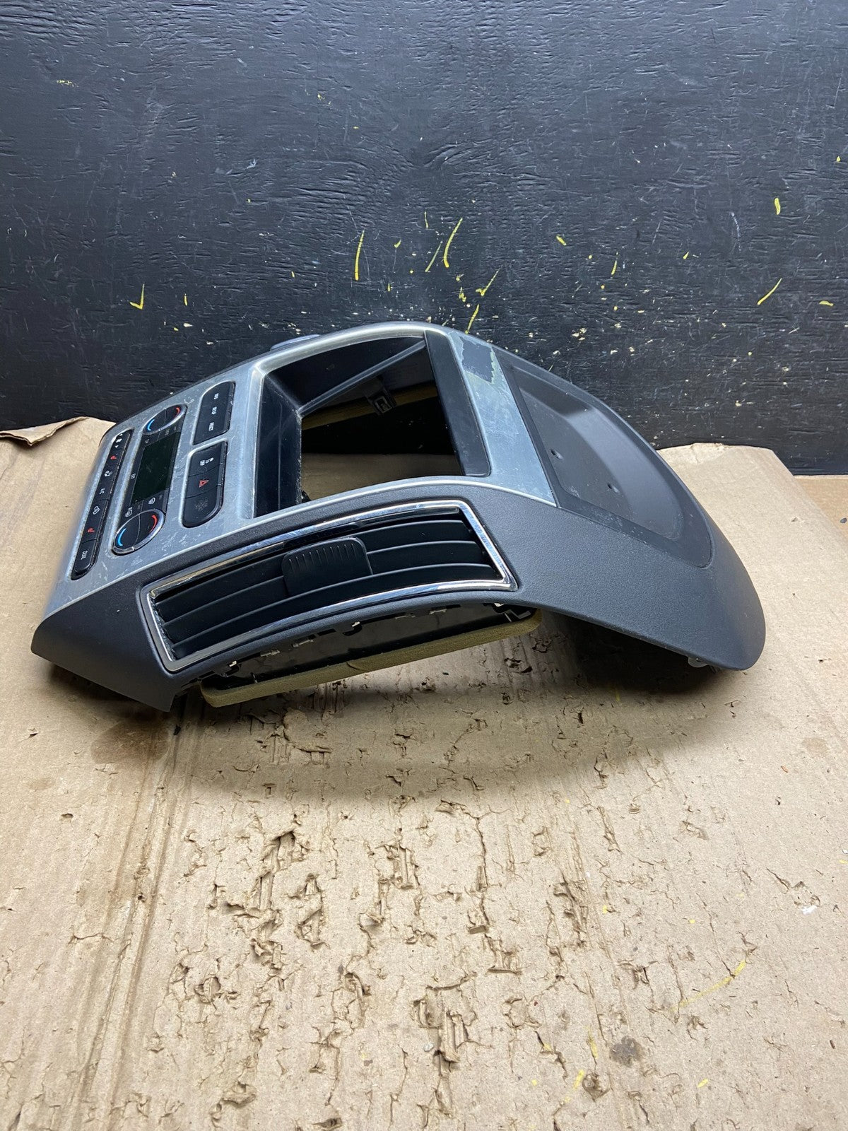 2007 - 2010 Ford Edge Heater Climate Control Radio Control Dash Bezel X6447 DG4