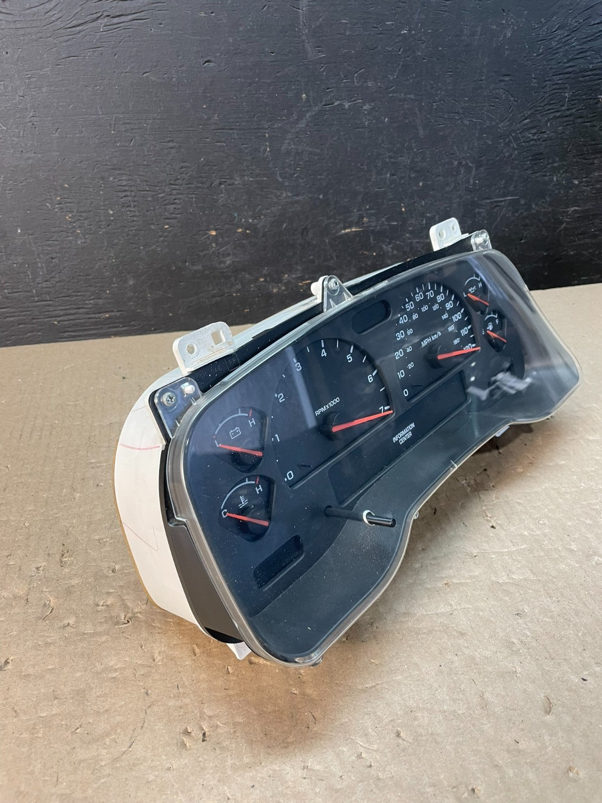 2003 Dodge Durango 4.7L Speedometer Instrument Cluster Gauge ae3393 DG1