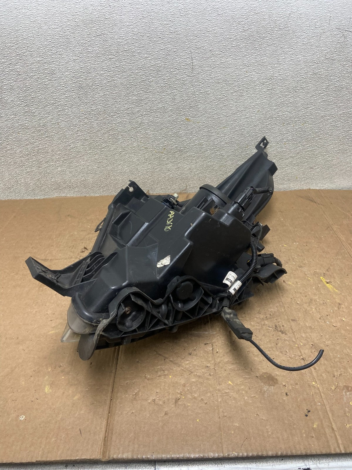 2011 to 2015 Ford Explorer Right Passenger Halogen Headlight Oem AA38106