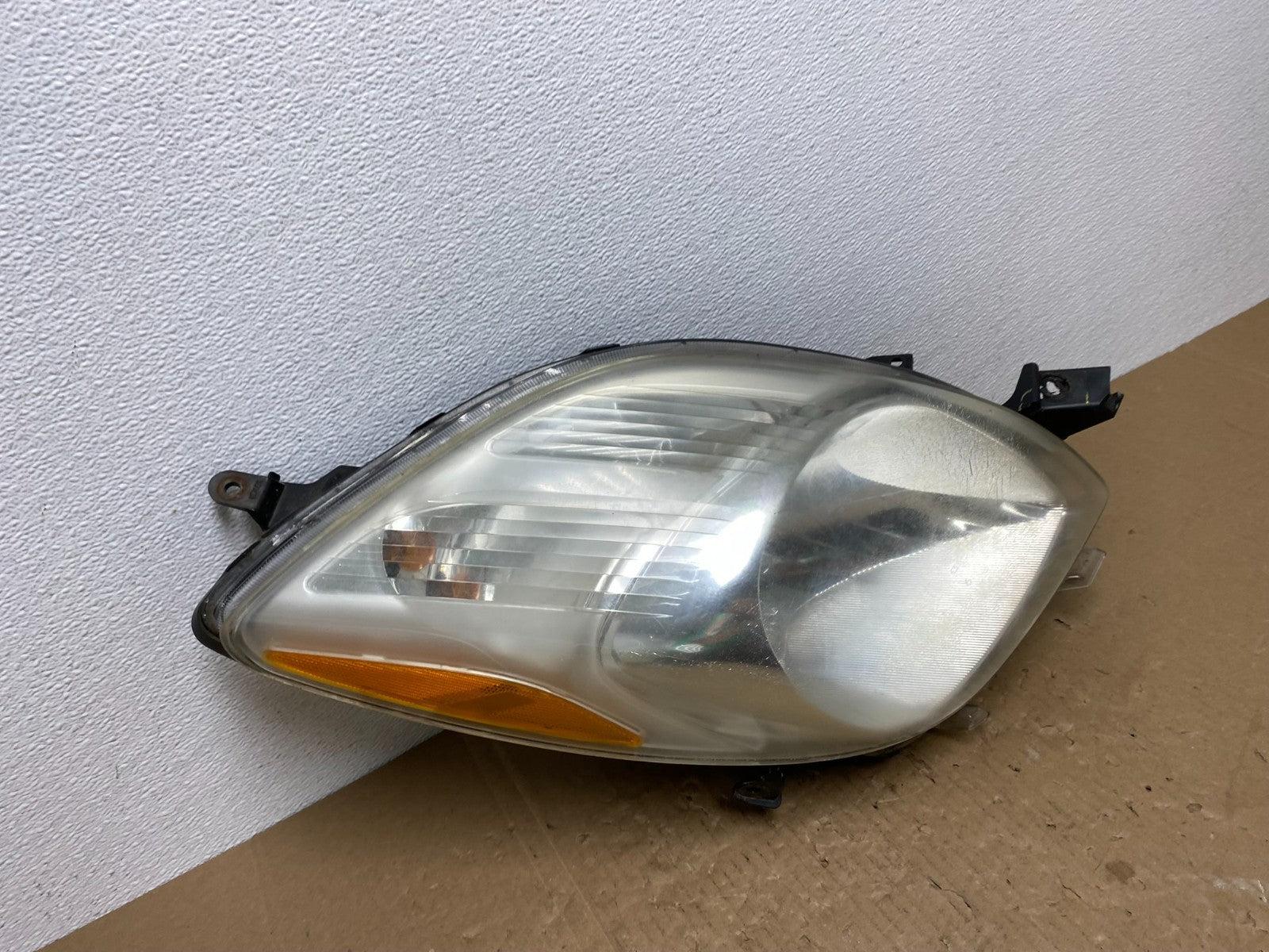 2006-2008 Toyota Yaris Hatchback Right Passenger Halogen Headlight Oem AB6973 DW2