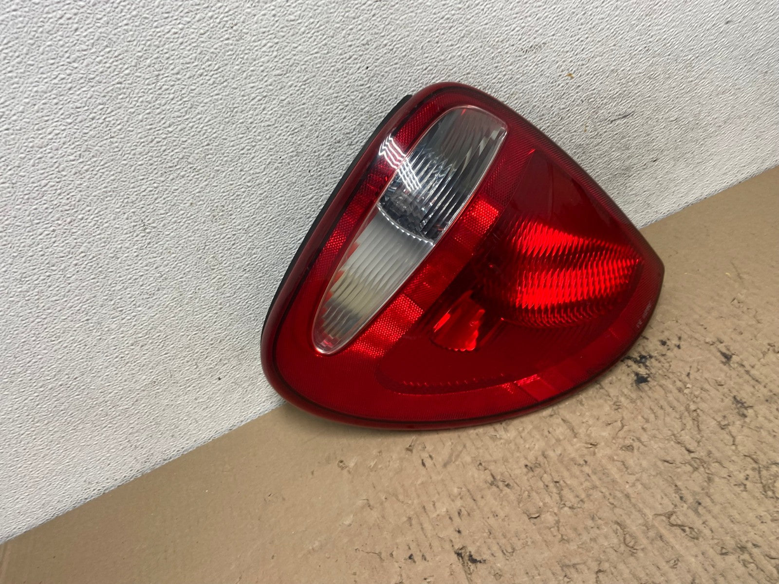 2004 to 2007 Dodge Grand Caravan Left Driver Lh Tail Light AF7209 LK2